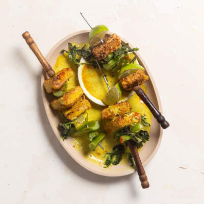Tofu skewers with curry dip