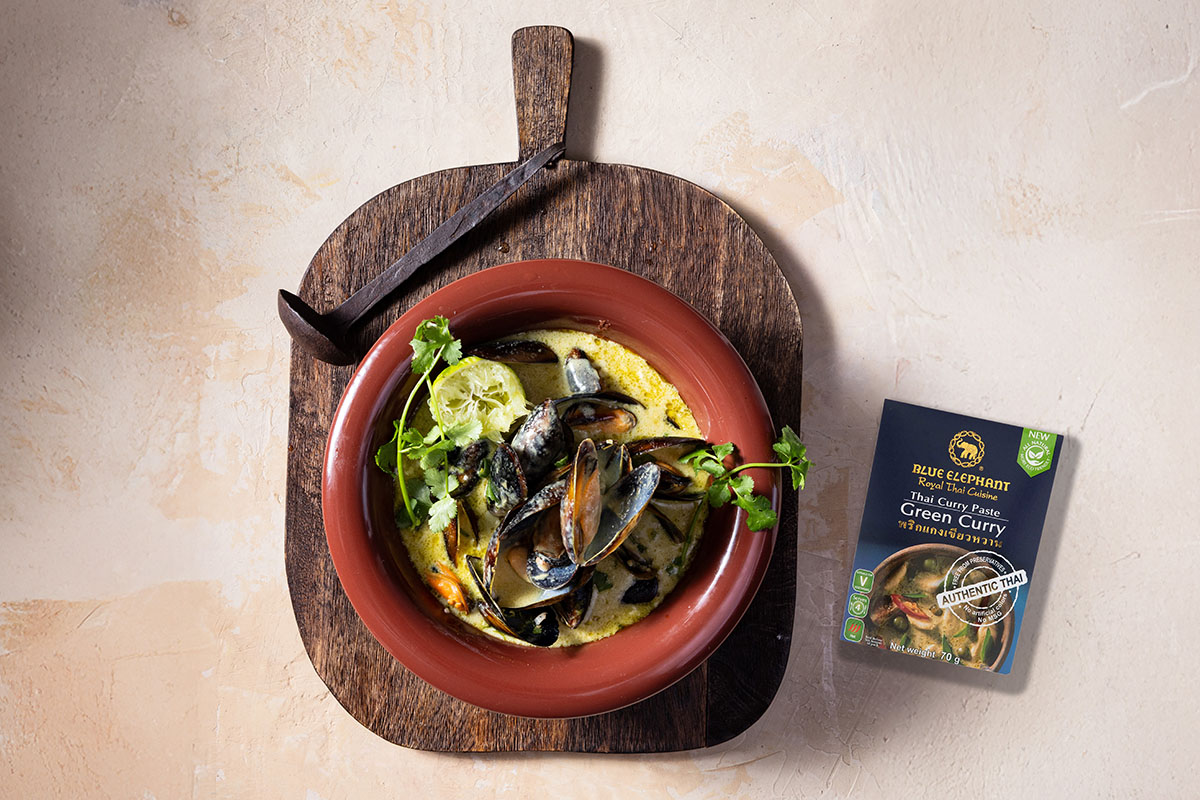 Mussels in a green curry broth