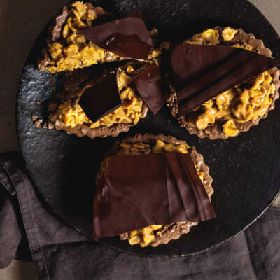 Caramel crunch chuckles® tarts