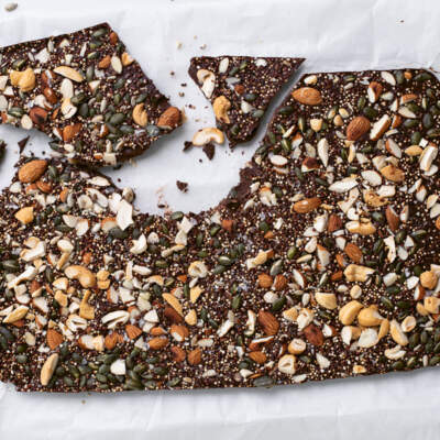 Crunchy quinoa chocolate bark