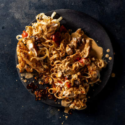 Chicken & mushroom fettuccine with onion chilli crunch