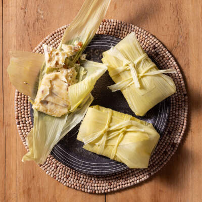 Xinkwa xa swifaki na timanga (Steamed fresh maize bread with peanuts)