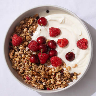 Greek-style yoghurt muesli bowl